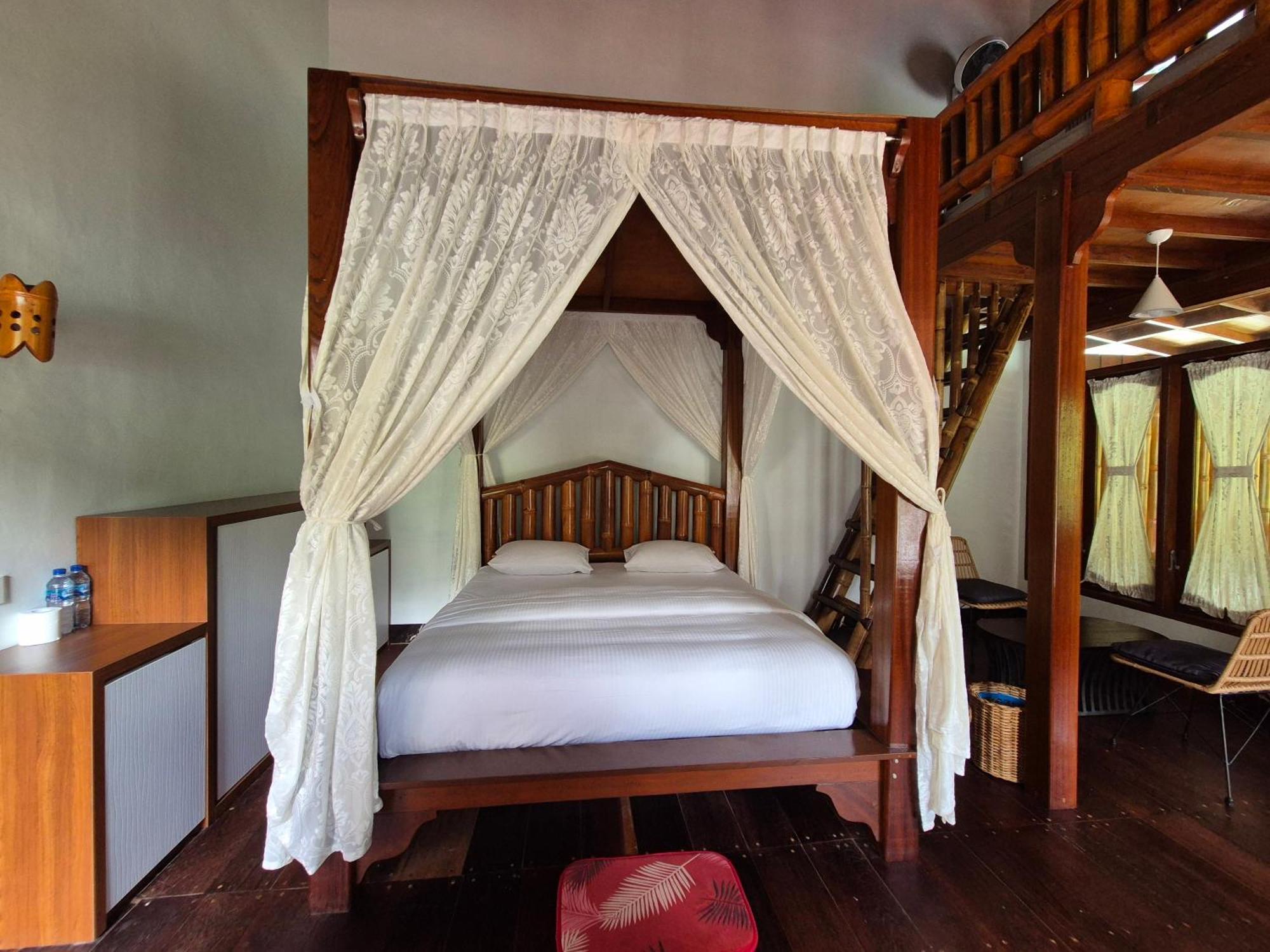 Sam'S Bungalows And Treks Bukit Lawang Exterior foto